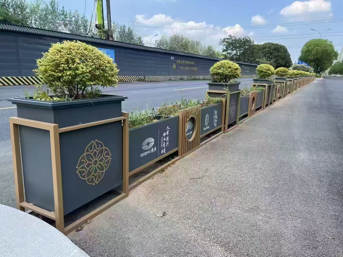 花箱护栏生产厂家：以匠心筑造城市生态与安全的和谐之美