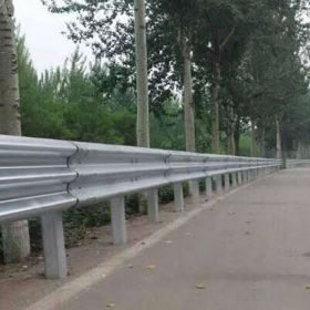 公路护栏板